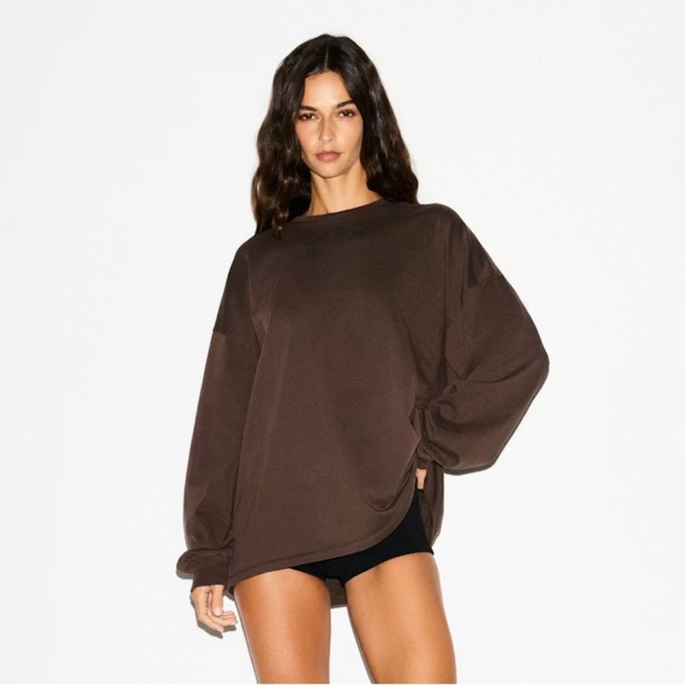 NWT!! Skims OVERSIZED LONG SLEEVE T-SHIRT